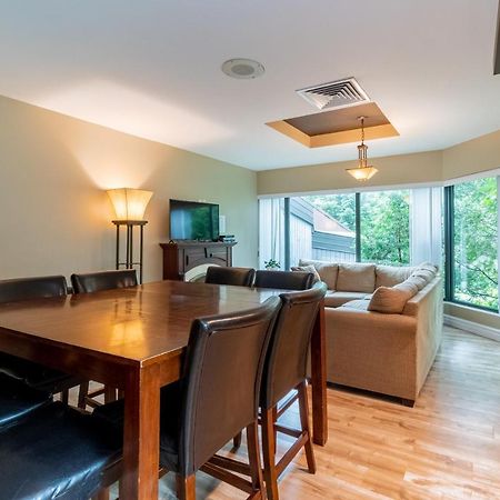 Condo Avec Parc Aquatique ! Beaupré Екстериор снимка