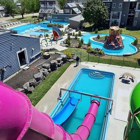 Condo Avec Parc Aquatique ! Beaupré Екстериор снимка