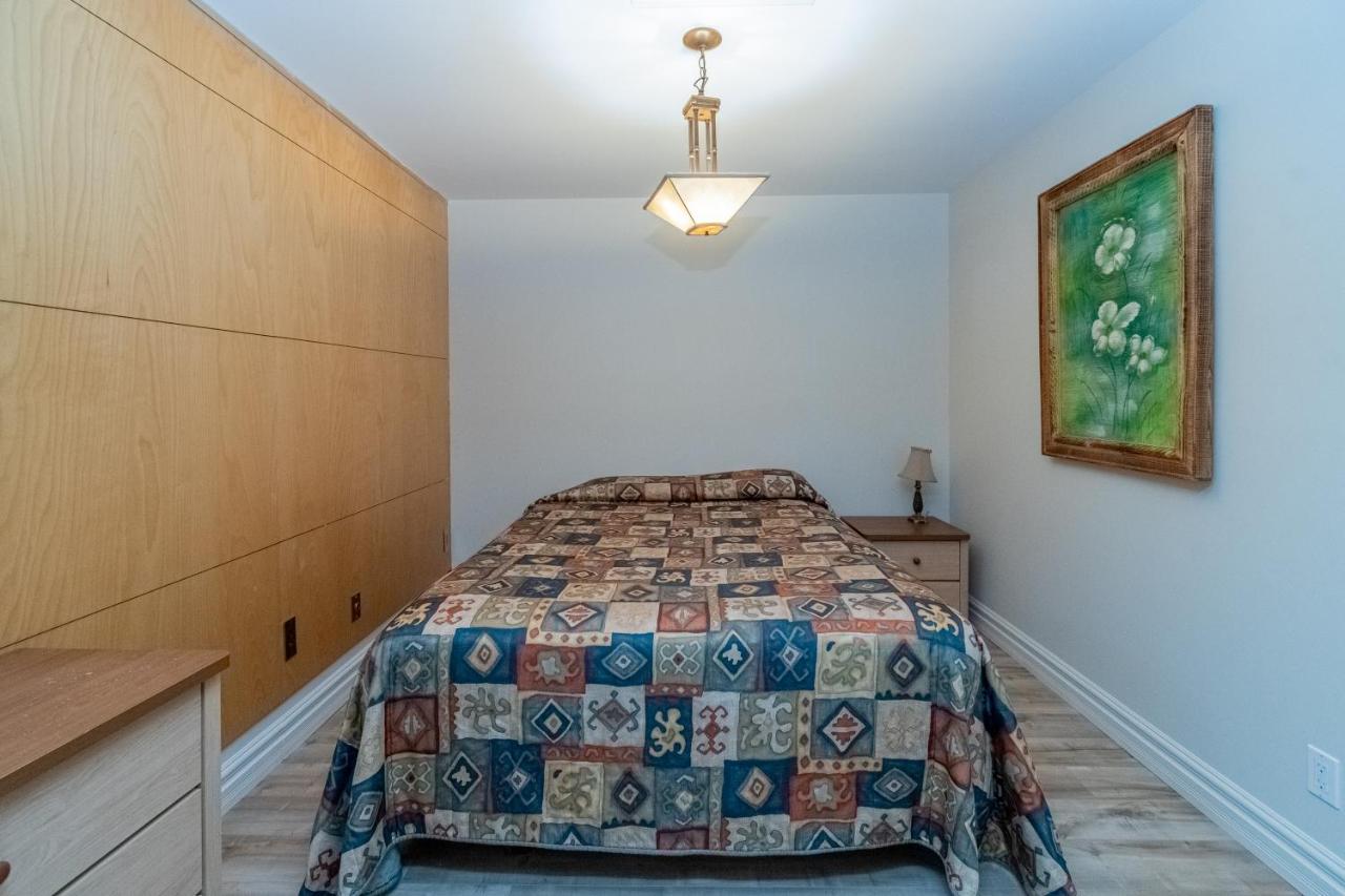 Condo Avec Parc Aquatique ! Beaupré Екстериор снимка