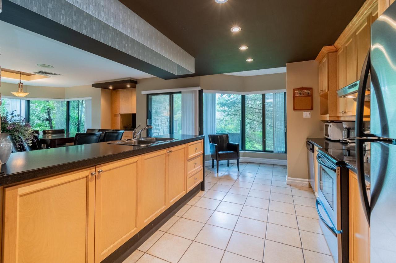 Condo Avec Parc Aquatique ! Beaupré Екстериор снимка
