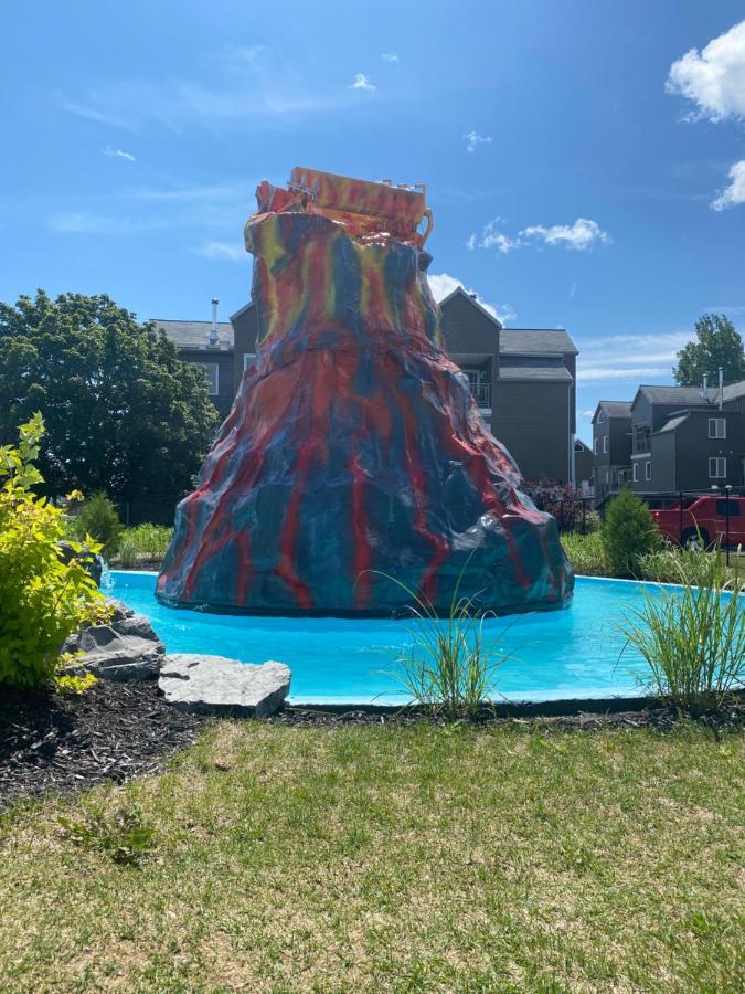 Condo Avec Parc Aquatique ! Beaupré Екстериор снимка